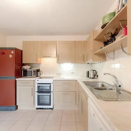 Spacious Two Double Bedroom Flat Лондон Экстерьер фото