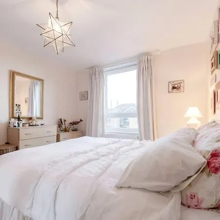 Spacious Two Double Bedroom Flat Лондон Экстерьер фото