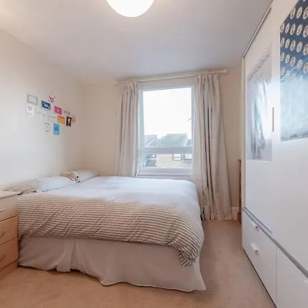 Spacious Two Double Bedroom Flat Лондон Экстерьер фото