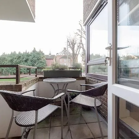Spacious Two Double Bedroom Flat Лондон Экстерьер фото