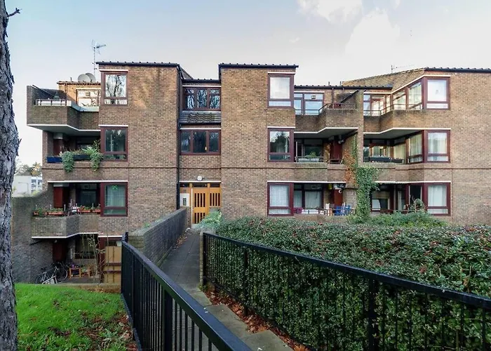 Spacious Two Double Bedroom Flat